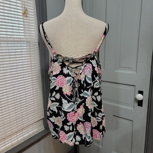 TORRID BLACK FLORAL LACED BACK CHALICE CAMI plus size 1 - Picture 5 of 7